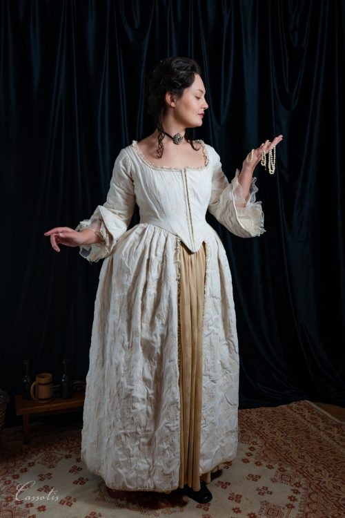 location robe XVIIIe siècle
