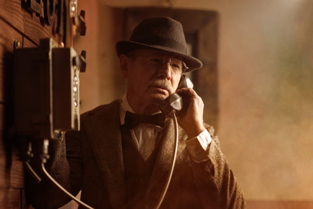 Le Pr. au téléphone