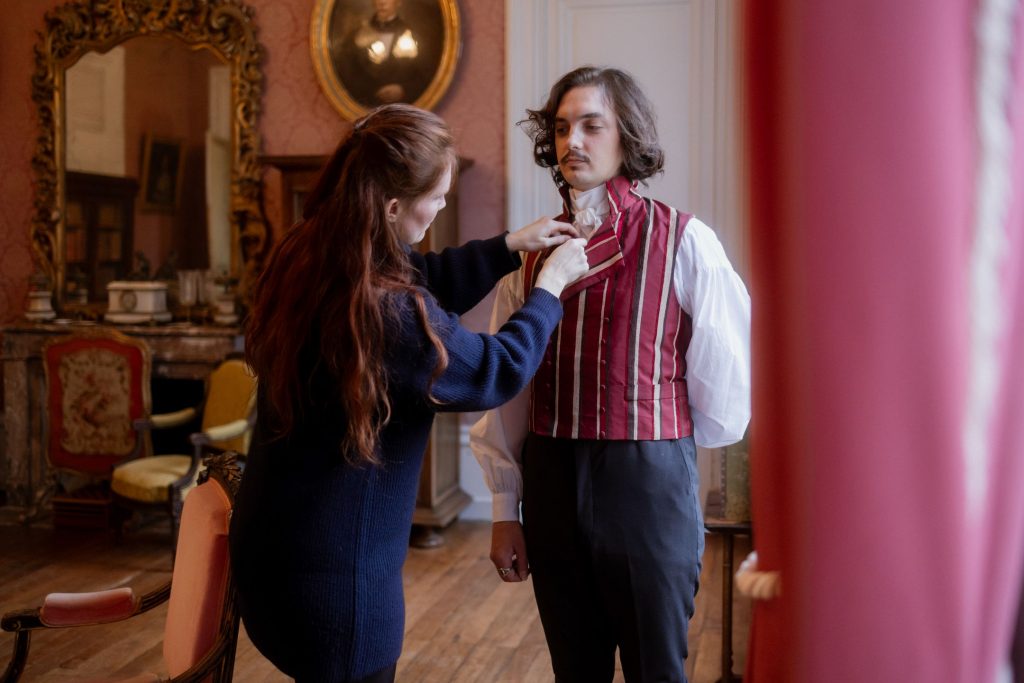 Séance photo Régence - habillage de Manoa par Alice