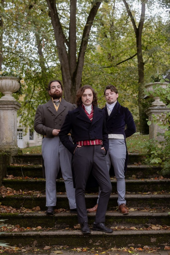 Trio d'hommes en costume regency