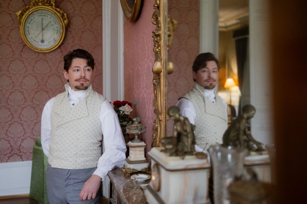 Portrait d'un jeune homme lors d'une séance photo Régence